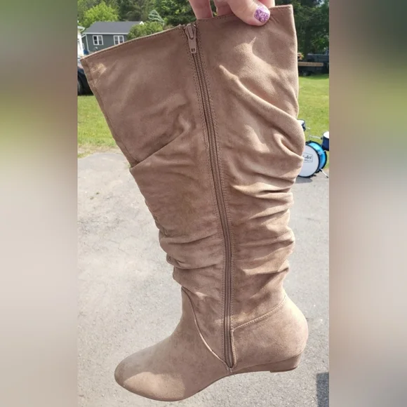 Women's Tan Taupe Boots Size 11 NEW! - Picture 2 of 4